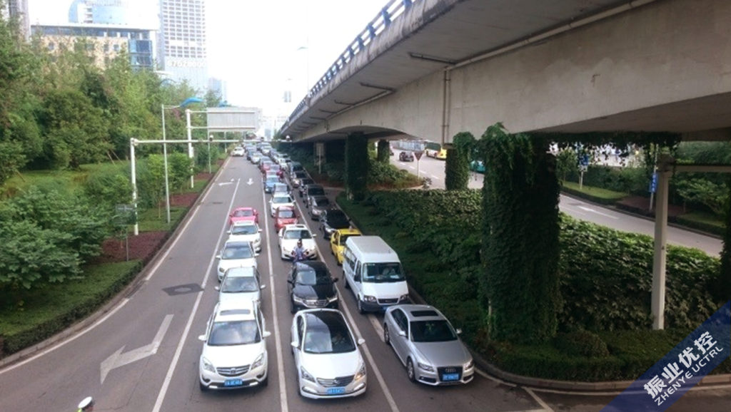 圖4 優(yōu)化前南進(jìn)口左轉(zhuǎn)車輛阻擋掉頭車輛