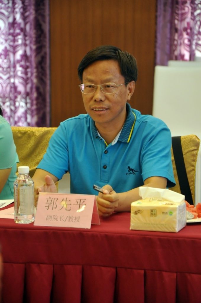 圖3 中山大學數學學院副院長郭先平教授發(fā)言