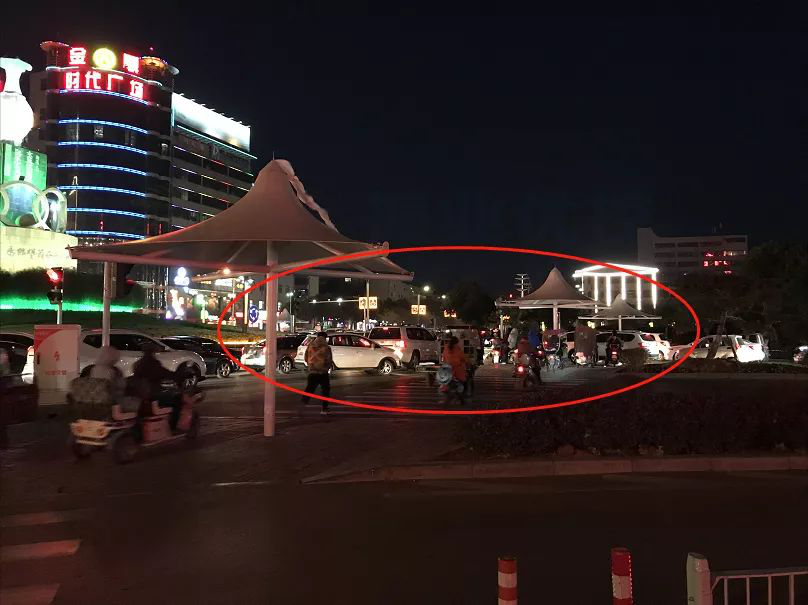 圖4對放相位車流沖突，人車沖突 