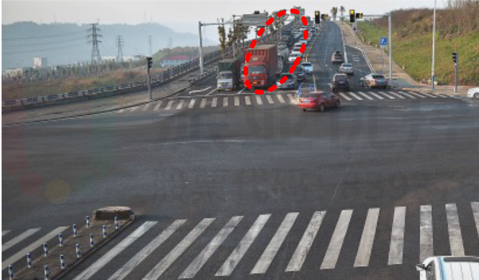 圖6 臨時便道-泰和路南進(jìn)口車輛排隊(duì)（優(yōu)化前）
