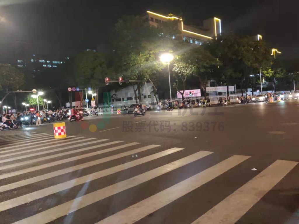 圖23 路口高峰時段交通秩序良好（優(yōu)化后）