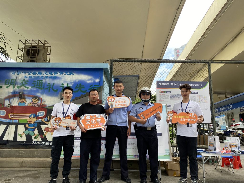 南寧“走進(jìn)路口”公益活動現(xiàn)場