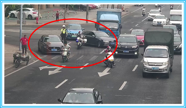 圖12 紫荊東路車(chē)輛橫跨引發(fā)事故