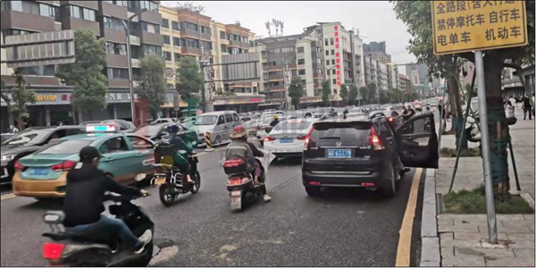 圖7 南出口車輛臨時(shí)?？坑绊懯疽鈭D