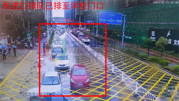 圖7 路口車(chē)流排至學(xué)校門(mén)口